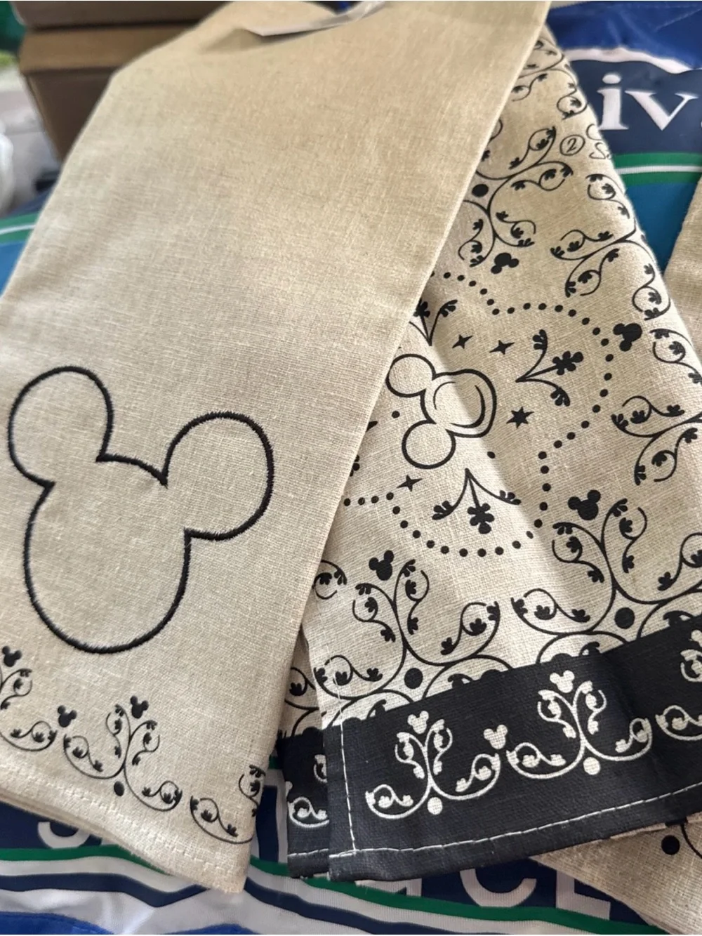 NWT Disney Parks Mickey Mouse Filigree Kitchen Towel Set  (2 Packs/ 4 total)